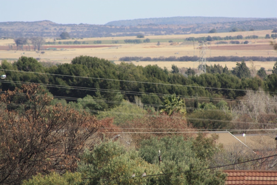 2 Bedroom Property for Sale in Langenhovenpark Free State